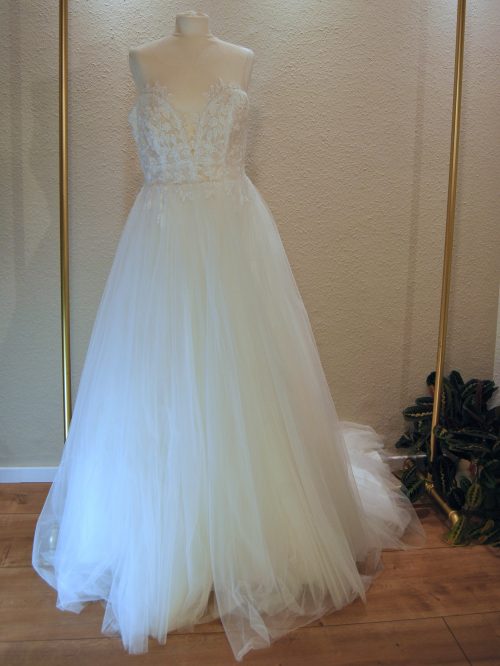 Ansicht vorne: Brautkleid von Luna Novias in Größe 42