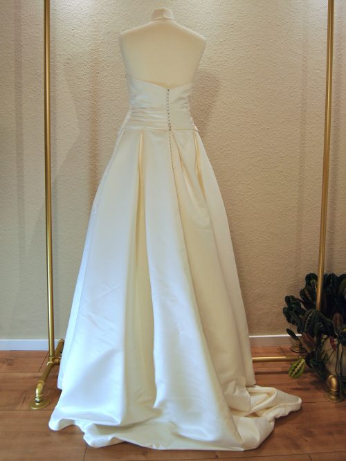 Ansicht hinten: Brautkleid von Luna Novias in Größe 40
