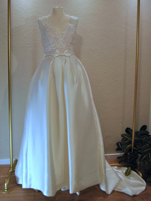 Ansicht vorne: Brautkleid von Rosa Clara in Größe 38