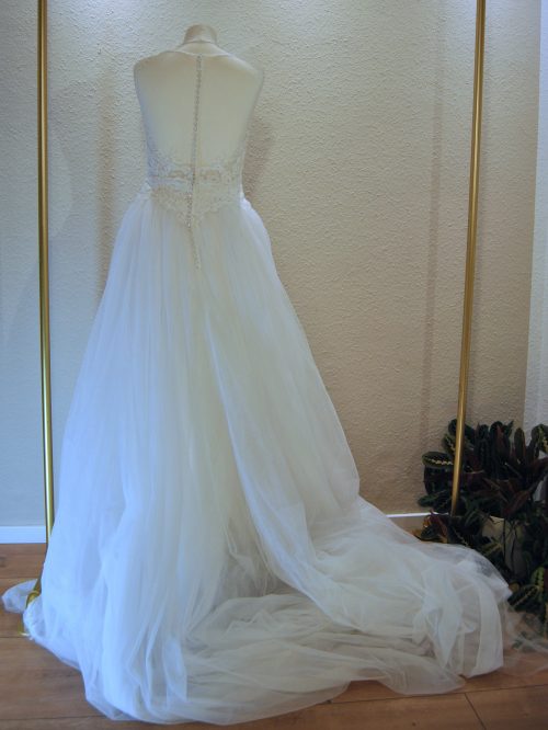 Ansicht hinten: Brautkleid von ALMA in Größe 40