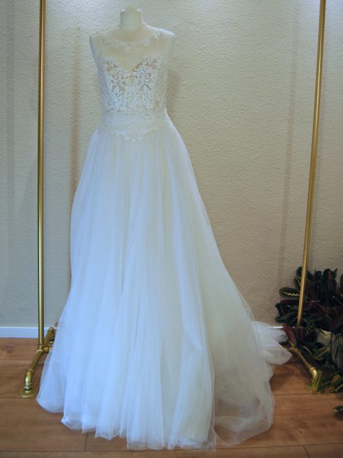 Ansicht vorne: Brautkleid von ALMA in Größe 40