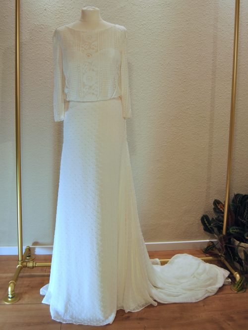 Ansicht vorne: Brautkleid von ALMA in Größe 38