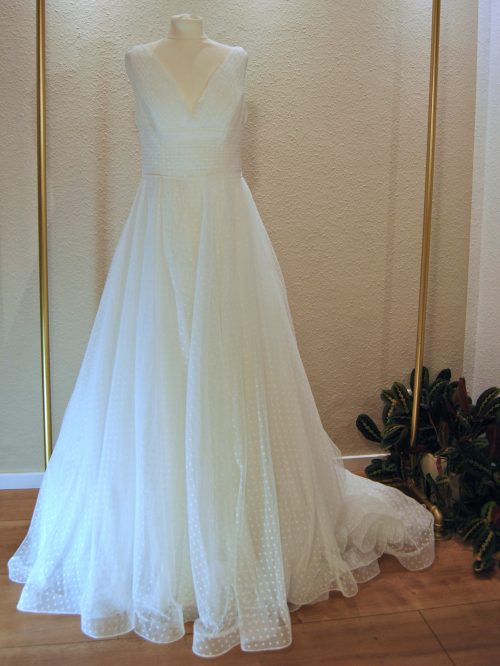 Ansicht vorne: Brautkleid von ALMA in Größe 42