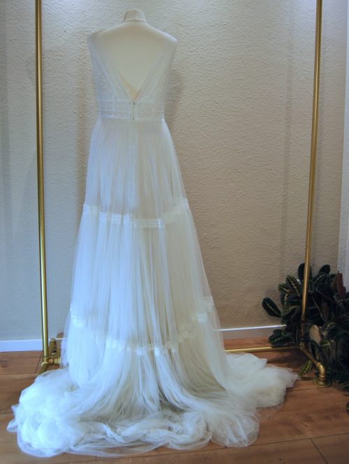 Ansicht hinten: Brautkleid von ALMA in Größe 40