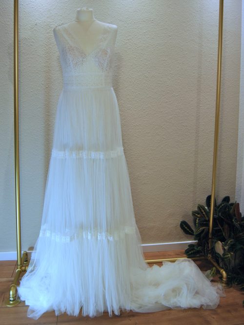 Ansicht vorne: Brautkleid von ALMA in Größe 40