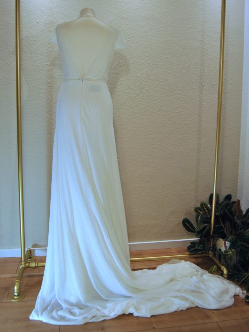 Ansicht hinten: Brautkleid von ALMA in Größe 38