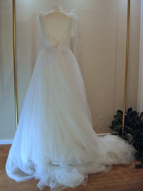 Ansicht hinten: Brautkleid von ALMA in Größe 40