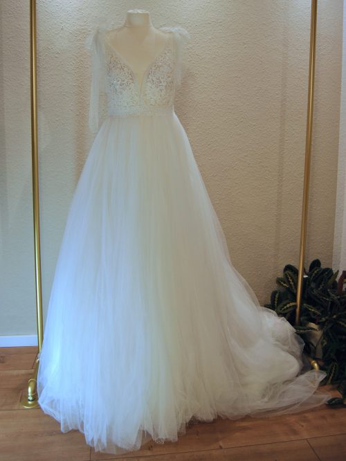 Ansicht vorne: Brautkleid von ALMA in Größe 40