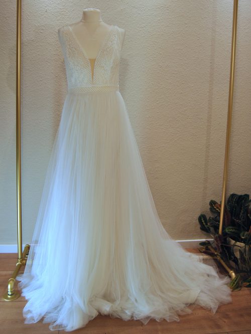 Ansicht vorne: Brautkleid von ALMA in Größe 40