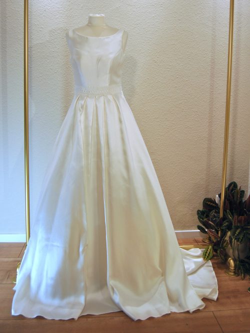 Ansicht vorne: Brautkleid von Truvelle Bridal in Größe 40