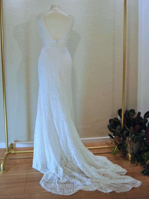 Ansicht hinten: Brautkleid von ALMA in Größe 36
