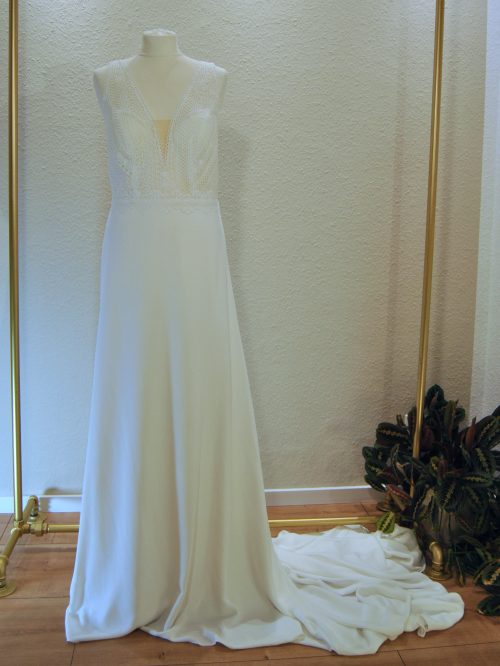 Ansicht vorne: Brautkleid von ALMA in Größe 42