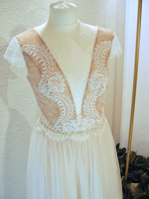 Ansicht Detail: Brautkleid von Divine Atelier in Größe 40