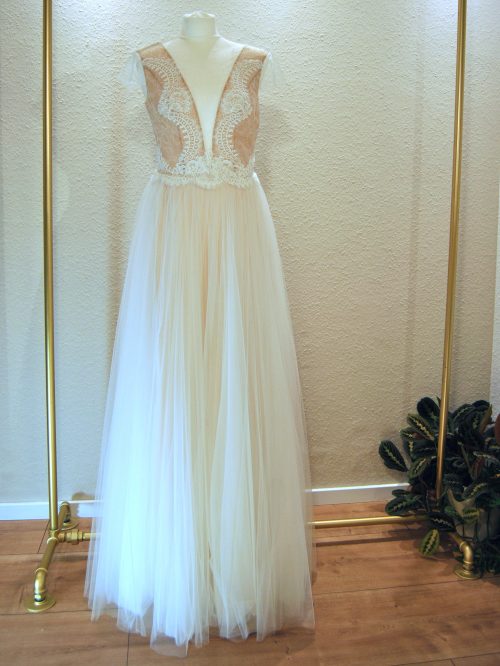 Ansicht vorne: Brautkleid von Divine Atelier in Größe 40