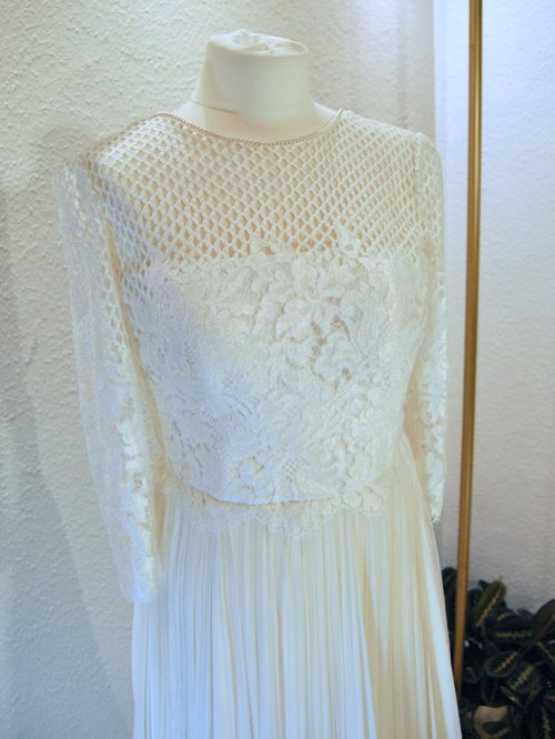 Ansicht Detail: Brautkleid von Divine Atelier in Größe 38