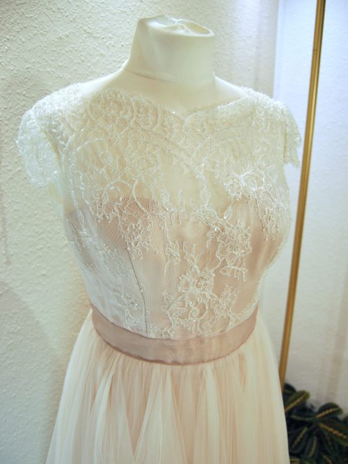 Ansicht Detail: Brautkleid von Divine Atelier in Größe 40