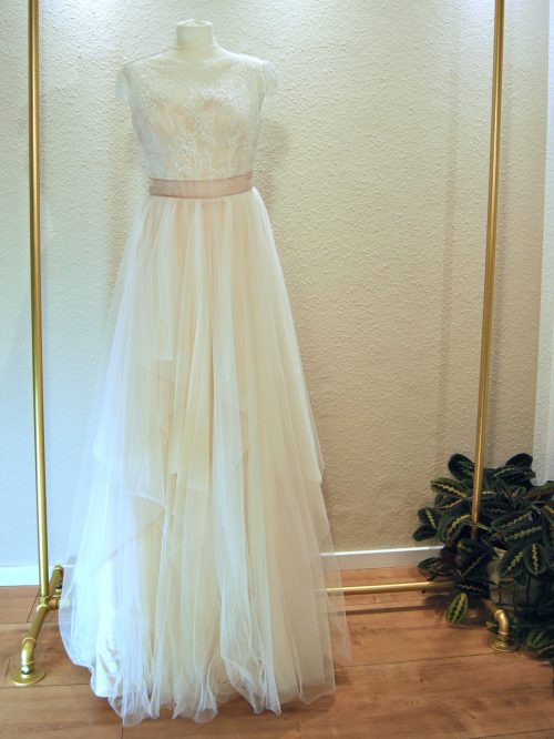 Ansicht vorne: Brautkleid von Divine Atelier in Größe 40