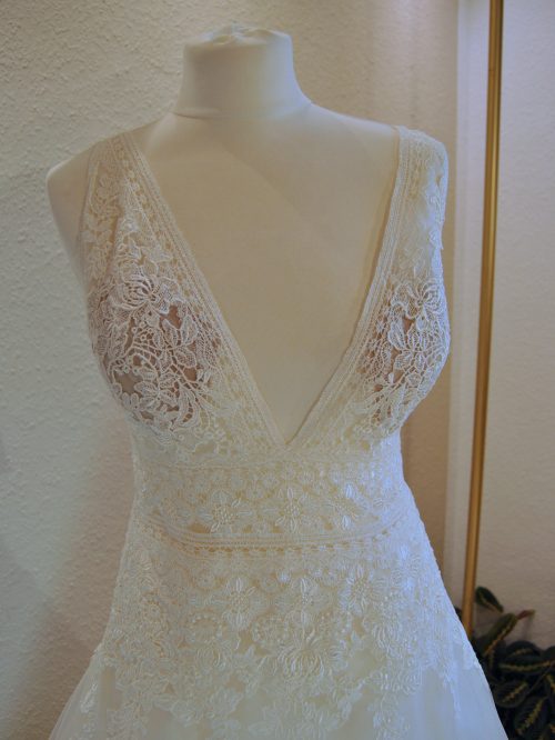 Ansicht Detail: Brautkleid von Enzoani in Größe 40