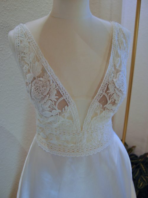 Ansicht Detail: Brautkleid von Enzoani in Größe 38